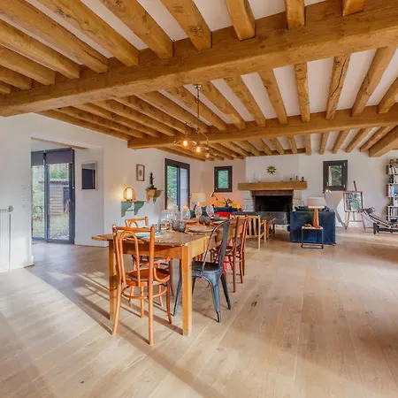 Holiday home Le Bois Fleuri - 7500 M² De Jardin La Couture-Boussey