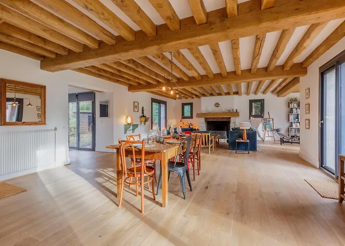 Holiday home Le Bois Fleuri - 7500 M² De Jardin La Couture-Boussey